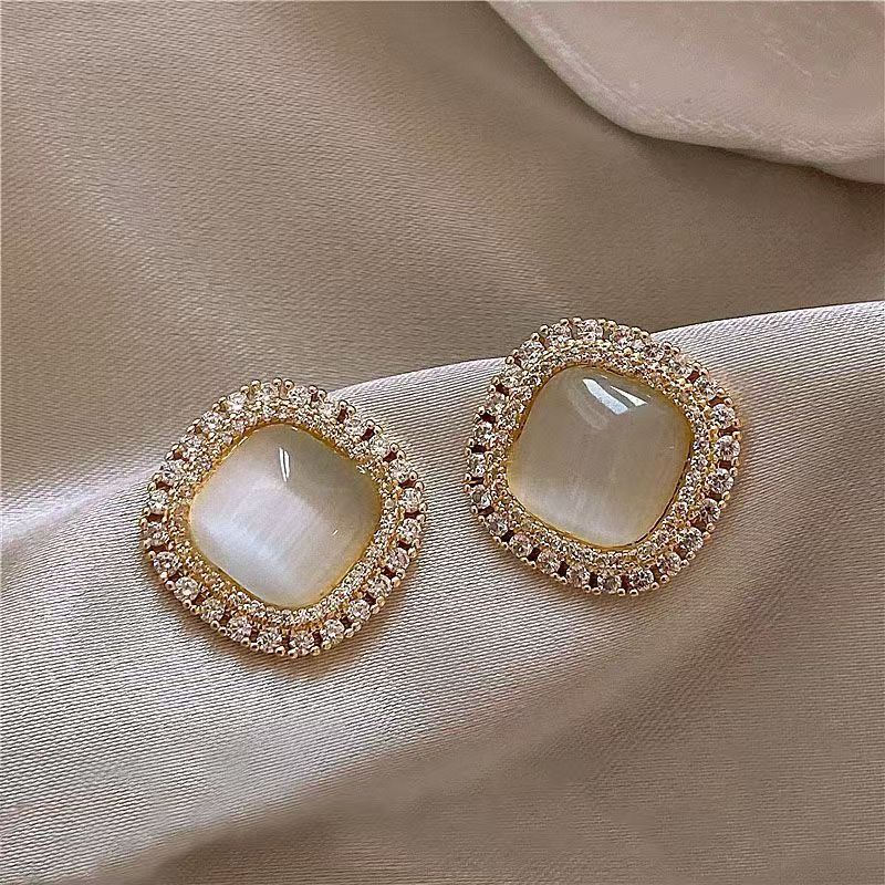 Minimalist Irregular U-Shaped Gold Hoop Earrings